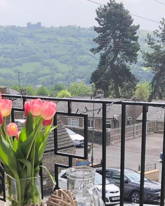 Hilltop House Is A Welcoming 2 Bedroom Property Матлок Экстерьер фото
